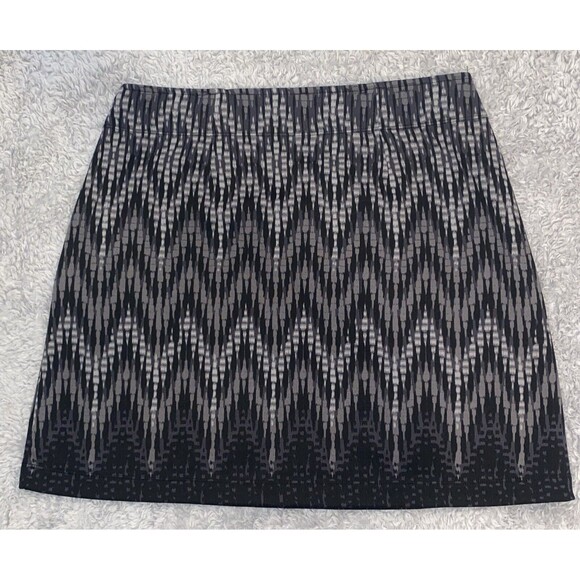 Athleta Mini Skirt Women's Size Small Chevron A-line Golf Black Gray Fleece Line - Picture 6 of 8